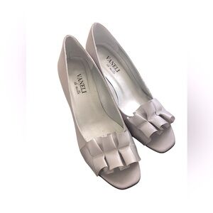 Vaneli Pumps Womens Sz 7 Open Toe with Ruffle